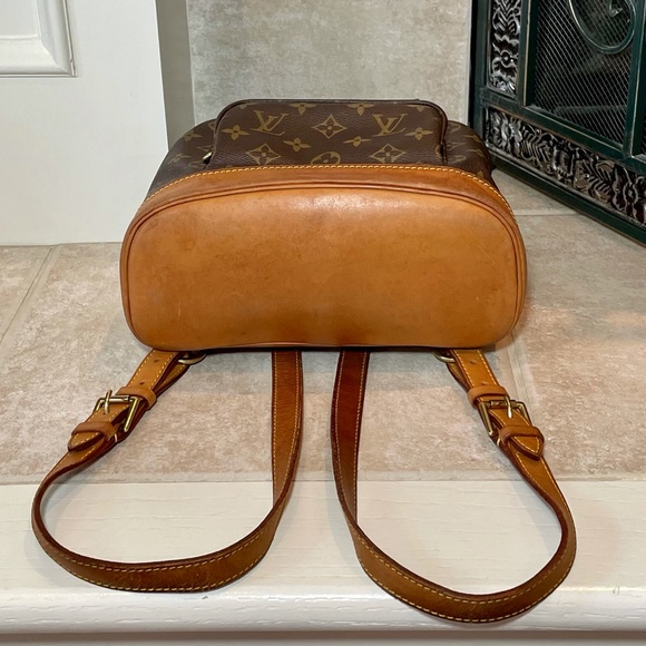Louis Vuitton Montsouris MM Monogram Backback - Picture 7 of 12